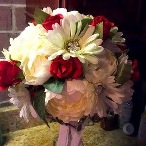 NWT Beautiful handcrafted gorgeous wedding bouquet